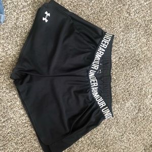 underamour shorts w pockets !!